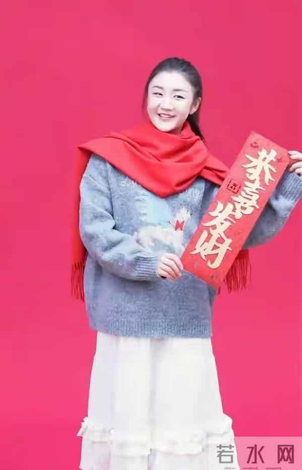 陈梦最新广告拍摄花絮，半扎发造型美得似公主，笑靥如花灵动可爱