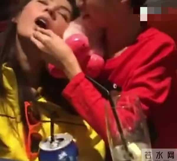 张柏芝大儿子现身马场,才18岁就已经有了人夫感,比谢霆锋稳重!