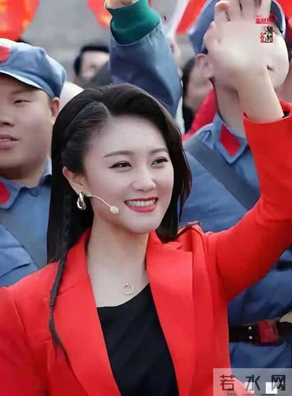 王小玮身材苗条英姿飒爽,颜值气质尽显优雅惹人喜爱,是完美赢家