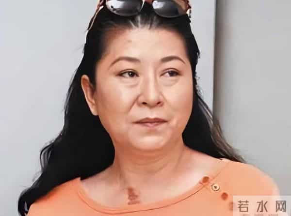 67岁天后至今未婚，无性无爱，与青灯古佛相伴，被母亲毁掉一生