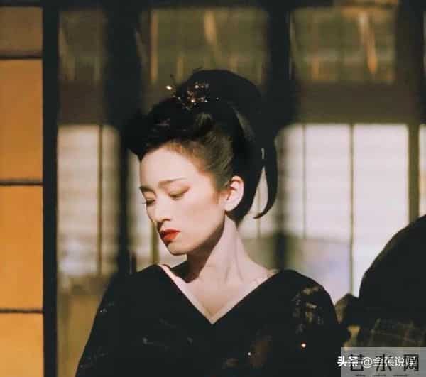 恩爱了6年,76岁的法国老公衰老萎缩,59岁的巩俐正绚烂如花