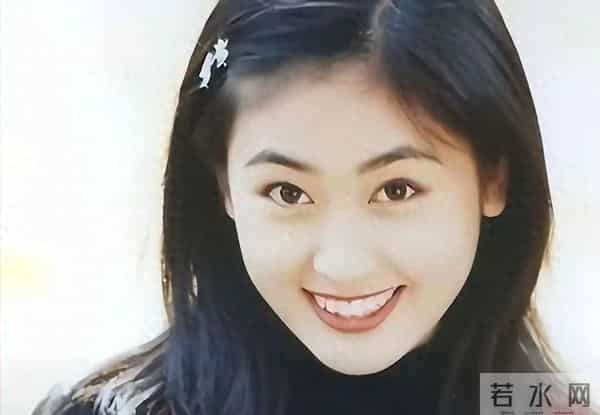 被张铁林伤害后，嫁给了"臭名昭著"的他，如今才懂她有多清醒