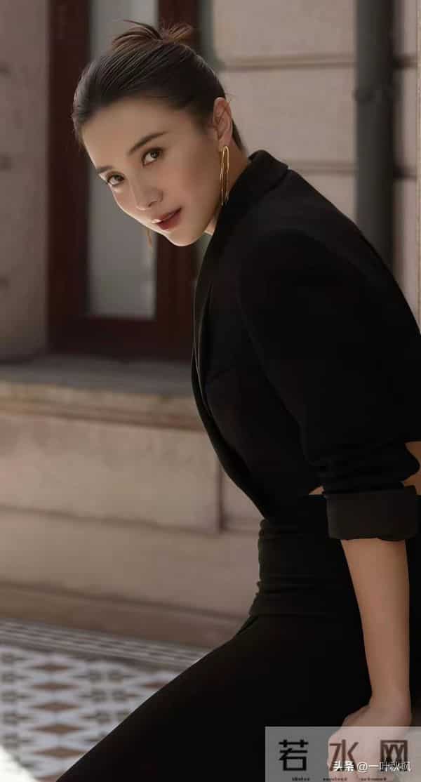 有种“夺命的刀”,叫宋佳的腰;有种“夺人的魂”,叫宋佳的臀