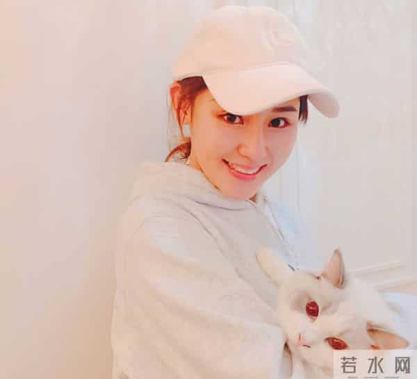 前TVB女星官宣回归,第一件事就是改名,要在内地直播带货还房贷