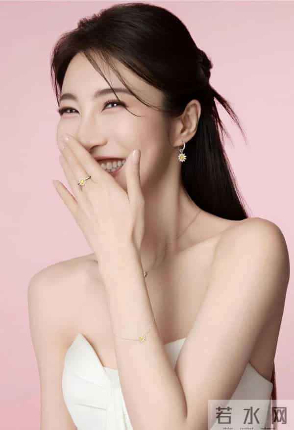 林夏薇，好身材魅力女神，这曲线也太美了吧！