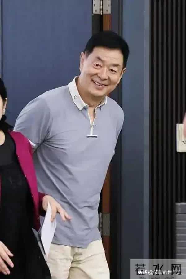 73岁濮存昕支持外孙女拍戏被质疑，骄傲发文称“我们家的小天使”