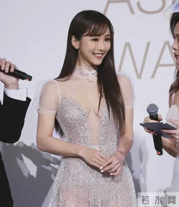 港星女神陈静身穿薄纱透视装,好身材一览无余,有实力啊 !