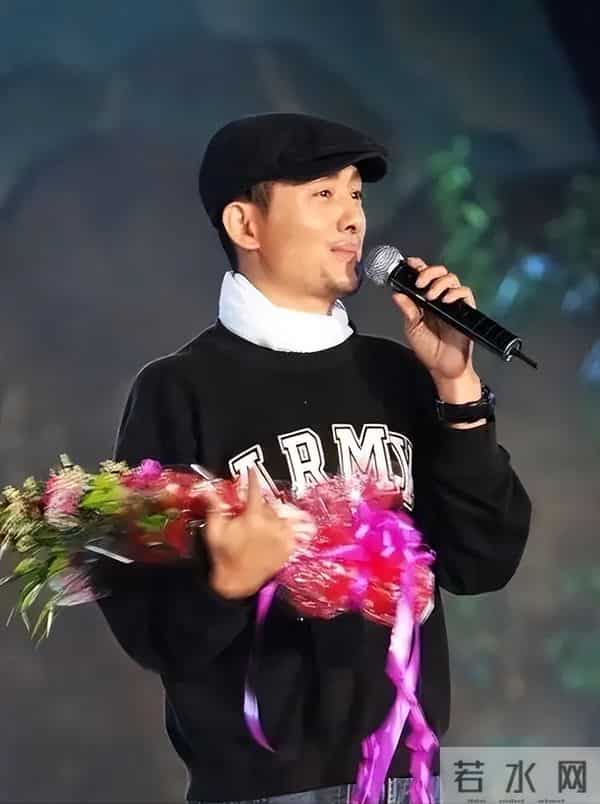 事实证明，"消失"9年的歌手阿宝，早就走上了一条"不归路"