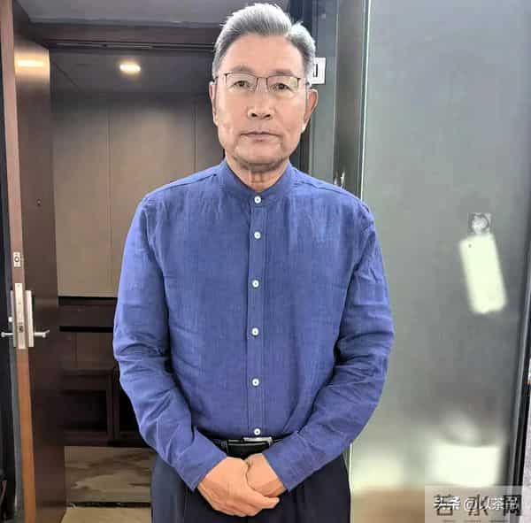 他是国家一级演员,演了半辈子戏,戏外爱妻如命,却为儿子操碎心