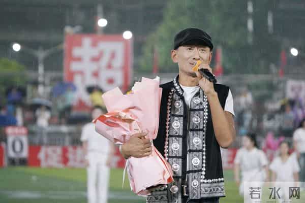 事实证明，"消失"9年的歌手阿宝，早就走上了一条"不归路"