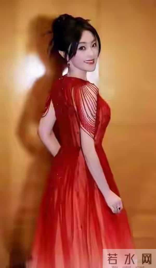 王小玮身材苗条英姿飒爽,颜值气质尽显优雅惹人喜爱,是完美赢家