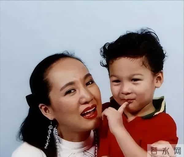 原来早已不是中国籍？事业巅峰远赴美国，被老外抛弃晚年回国