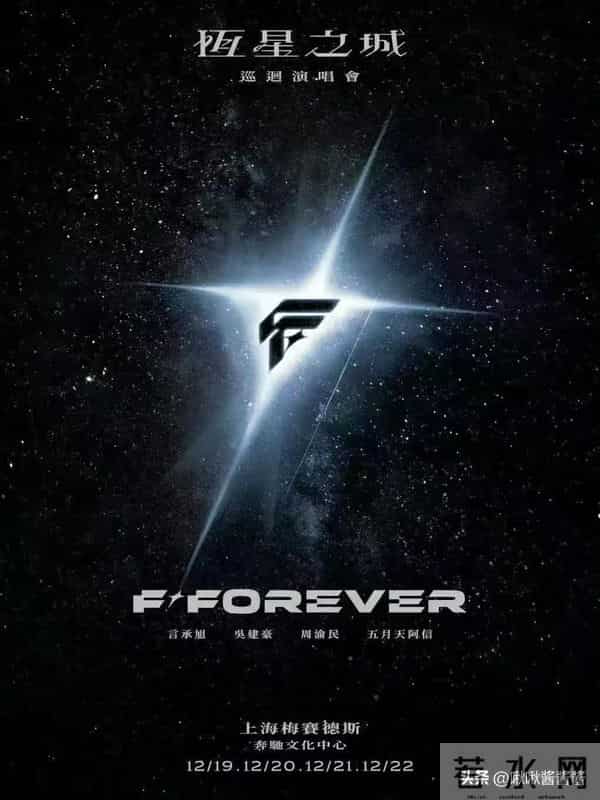 朱孝天现身机场，冲网友黑脸翻白眼，他一手扯烂了偶像圈的遮羞布