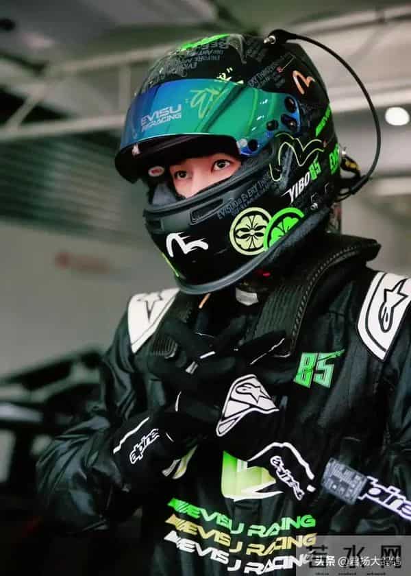 这一次，徒手攀岩、手滑掉海里的王一博，给内娱演员上了一课