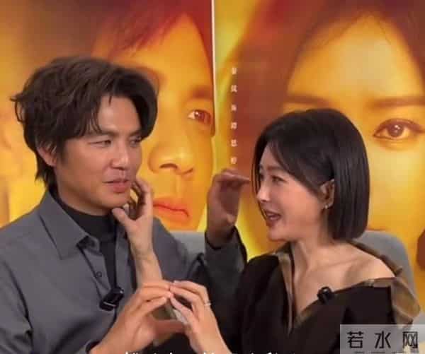 钟汉良秦岚同台尴尬到脚趾抠地?51岁他被女友掐脸笑僵如老太太