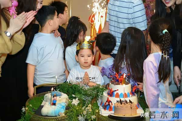 王雷李小萌为小儿子办生日派对,一家四口装扮精致,两儿子都像爸