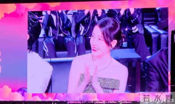 AAA完整得奖名单!IU抱走本届最大奖 李ㄐㄩㄣˋ三帅同框掀高潮