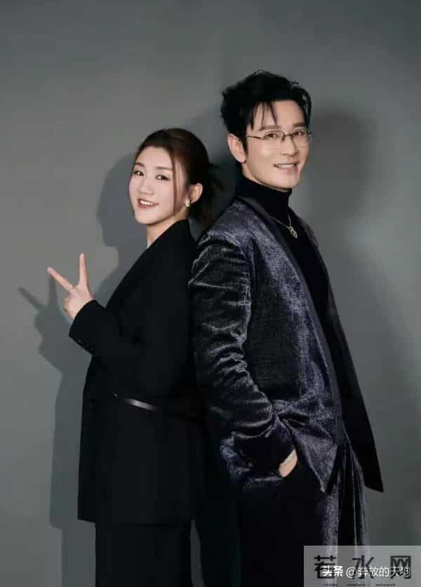 陈梦黄晓明合照太绝,表兄妹硬帅养眼,魅力难挡!