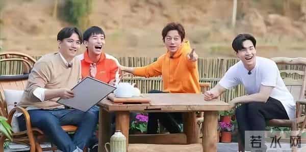 何炅黄磊话剧杀疯了!《向往的生活》后再合体,舞台封神看哭全场