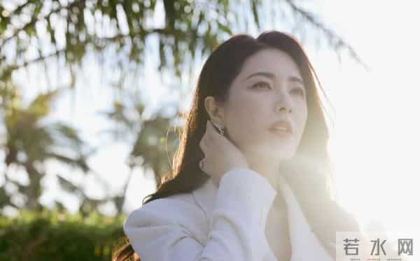 曾黎温婉明媚，岁月不败美人