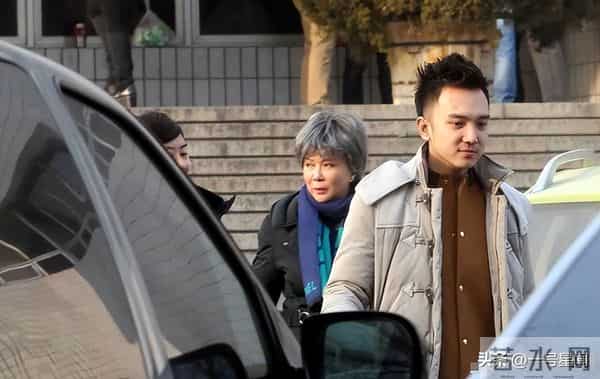 钱再多有什么用？64岁蔡明现状曝光，还是为自己的选择付出了代价