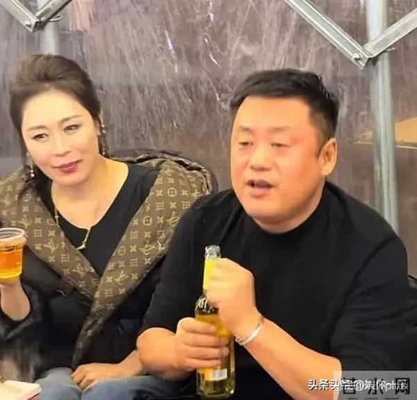 赵家班深夜聚餐赵一楠请客,和宋晓峰像父子,钱多到花不完很低调