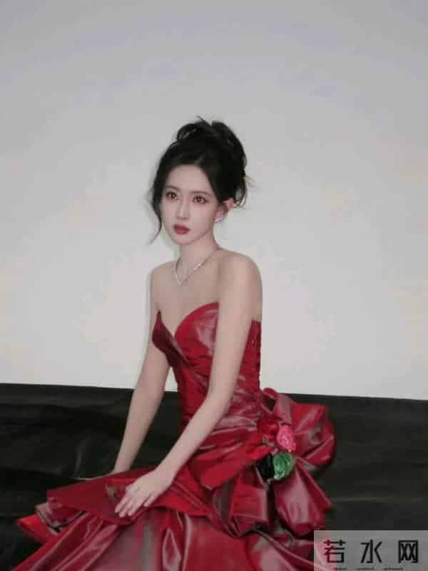 孟子义尖叫之夜内场，这身材也太顶了！嘶哈嘶哈～