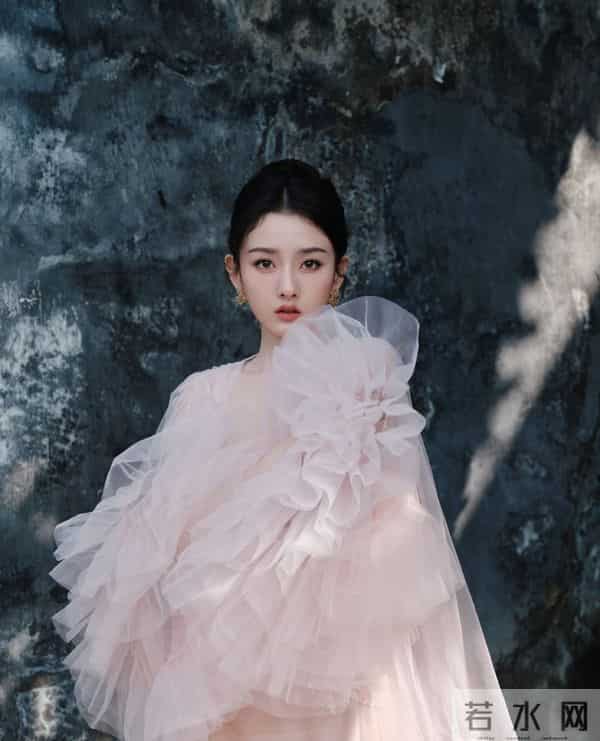 宋祖儿 薄纱抹胸裙