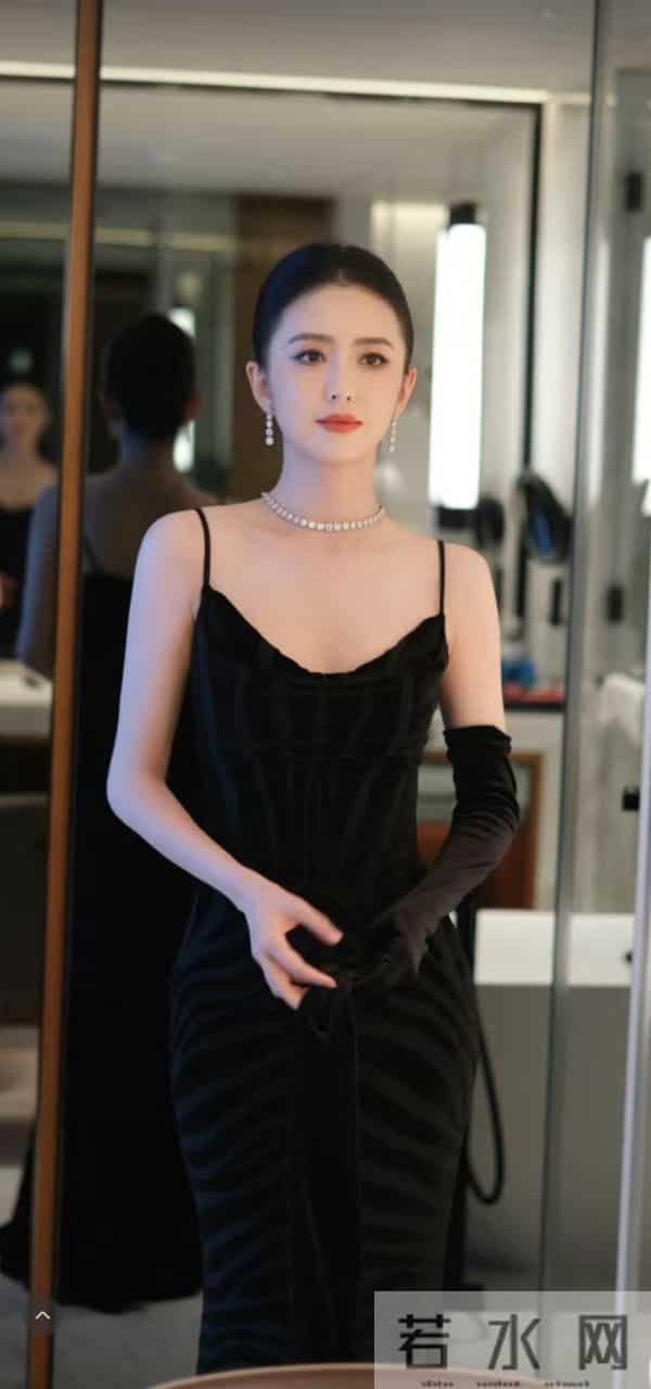 佟丽娅的黑与白