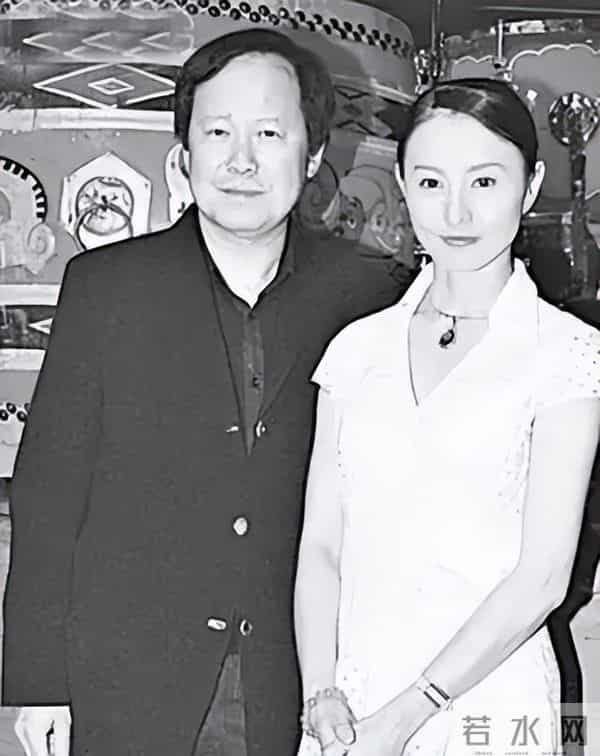 36岁嫁大17岁亿万富豪,入豪门后名声扫地,如今60岁依旧孤身一人