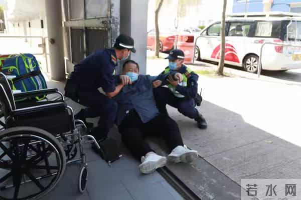 出名后出轨保姆、气死原配,如今77岁的他晚景凄凉,子女与其割席