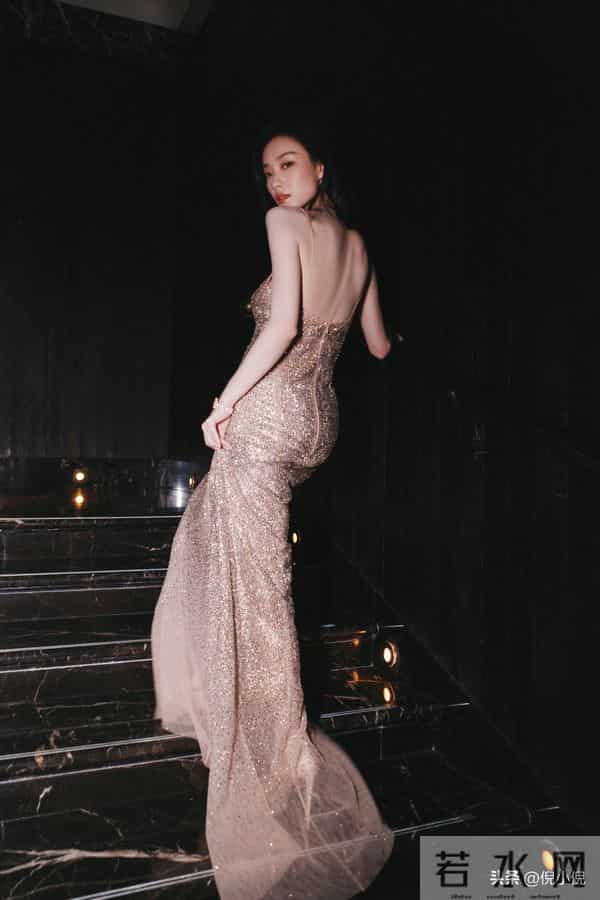 倪妮，散发光芒的她是聚光灯下的焦点