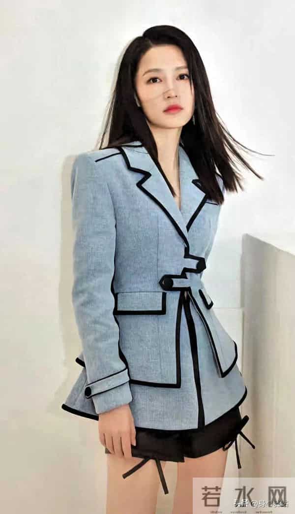 李沁的腿为何称为顶级纤细不失力量感完美契合她外柔内刚的气质