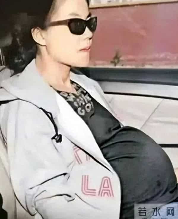 王菲没料到！谢霆锋竟和李亚鹏活成一个样