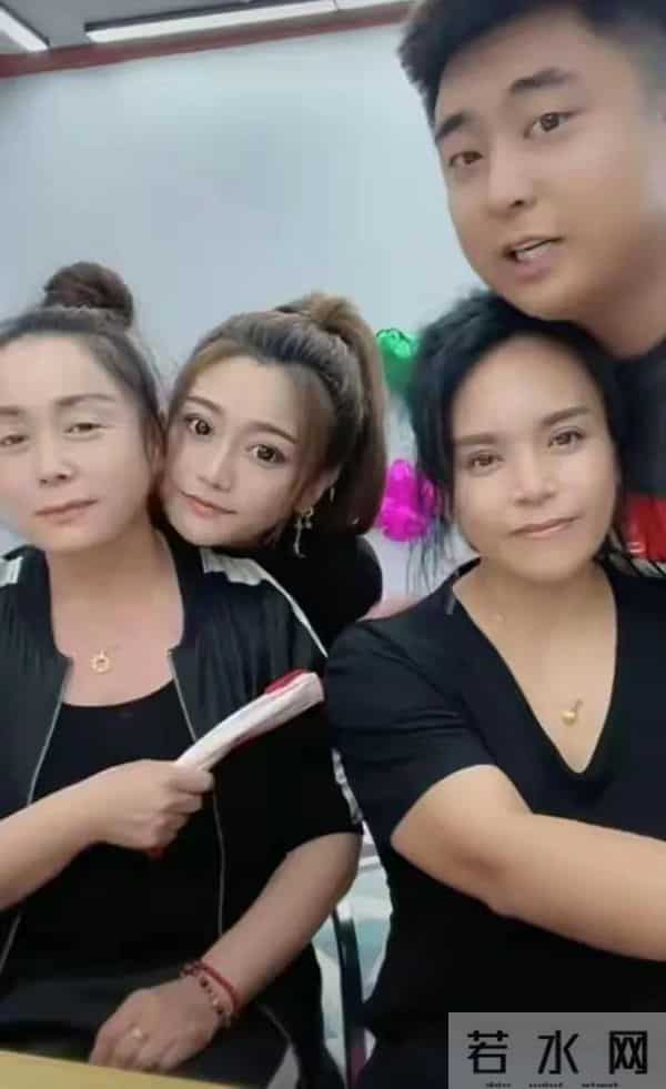 刘程离婚后，新搭档曝光温婉漂亮，两人默契十足，女方母亲很中意