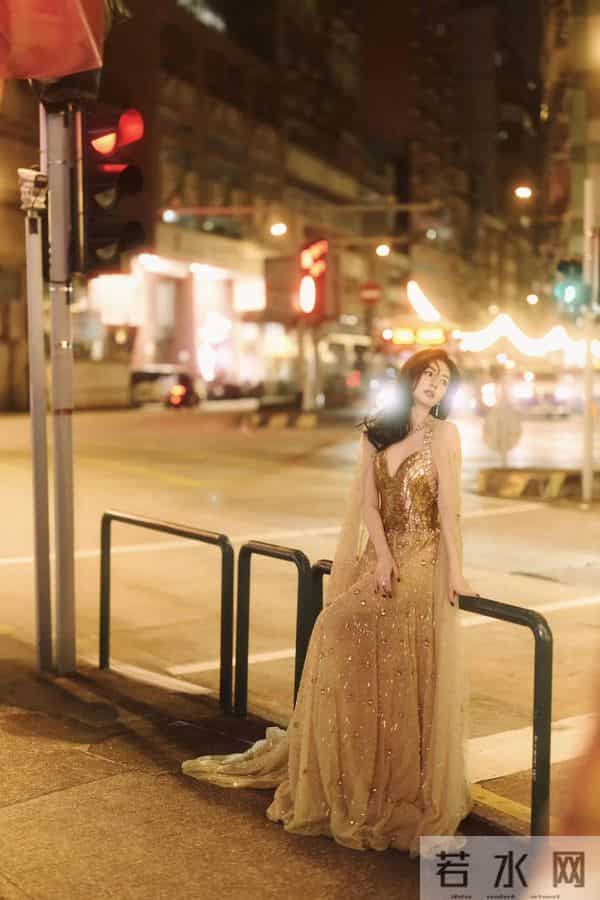 白鹿黄金礼服性感写真