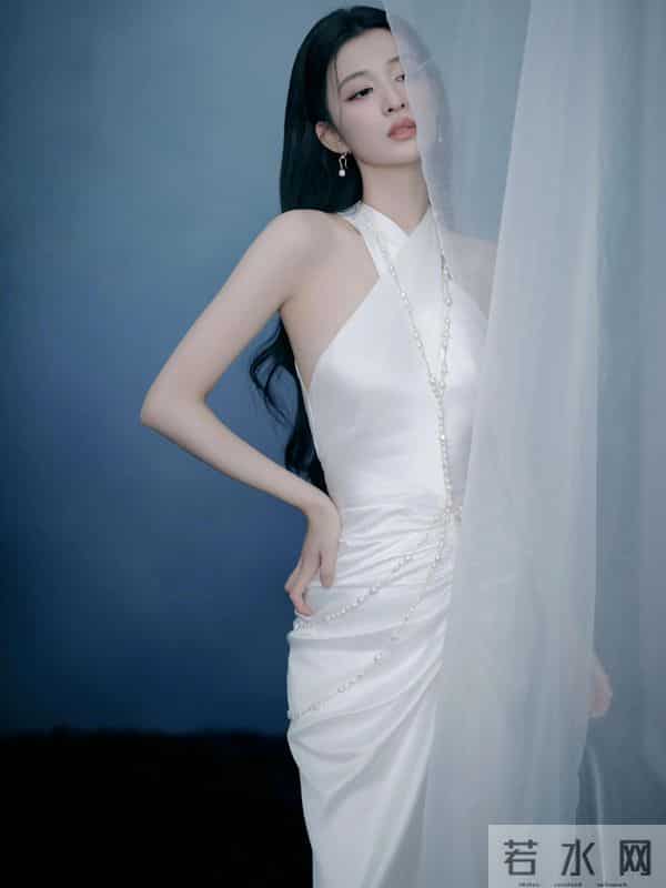 王楚然 白色纯洁挂脖礼服 温柔优雅
