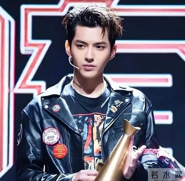 被抓4年吴亦凡又迎坏消息，往后的日子更难熬！他的现状让人唏嘘