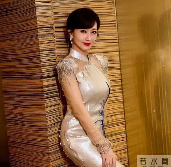 太炸裂！72岁赵雅芝被曝遭私生上床拍照，樊振东的担忧再次应验了