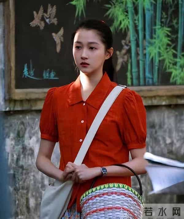 地位变了!官方官宣喜讯刚1个月,关晓彤亮“新身份”,鹿晗赚了