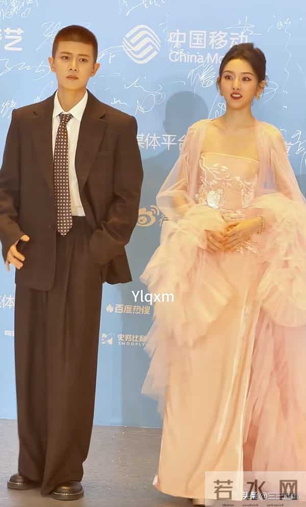 澳门这晚，杨幂罕秀性感，蓝盈莹气场十足，都败给了75岁的刘晓庆