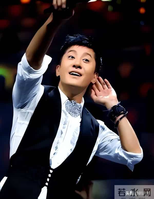 他8次上春晚，作死被捕入狱，如今56岁无人问津，沦落到四处走穴