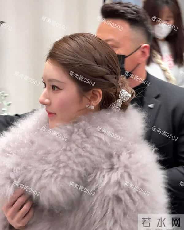 千金归来赵露思,圆脸变长脸下巴鼻子都比以前更立体了气场好强