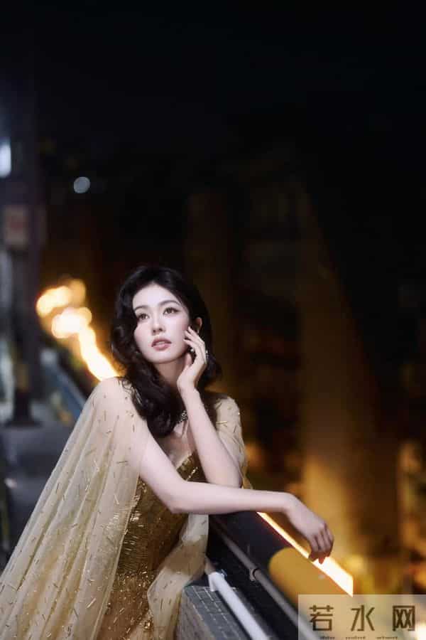 白鹿黄金礼服性感写真