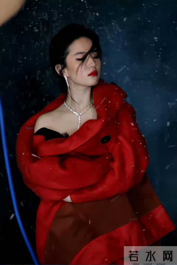 刘亦菲,一改往日的清纯模样