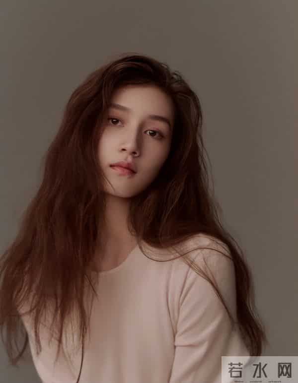 离婚4年，47岁的陈思诚再次宣布喜讯，早已和佟丽娅走上不同的路