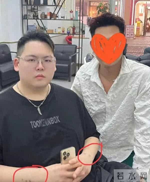 广州偶遇向华强儿子！白白胖胖300斤，手臂伤痕引猜测