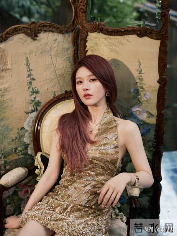 赵露思金色深V短裙 Rahul Mishra 2025春夏