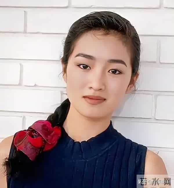 恩爱了6年,76岁的法国老公衰老萎缩,59岁的巩俐正绚烂如花