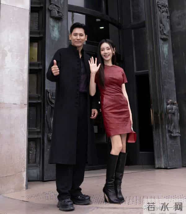 秋瓷炫豪宅为婆婆庆生 于晓光妈妈71岁很年轻 大平层装几十人也不挤